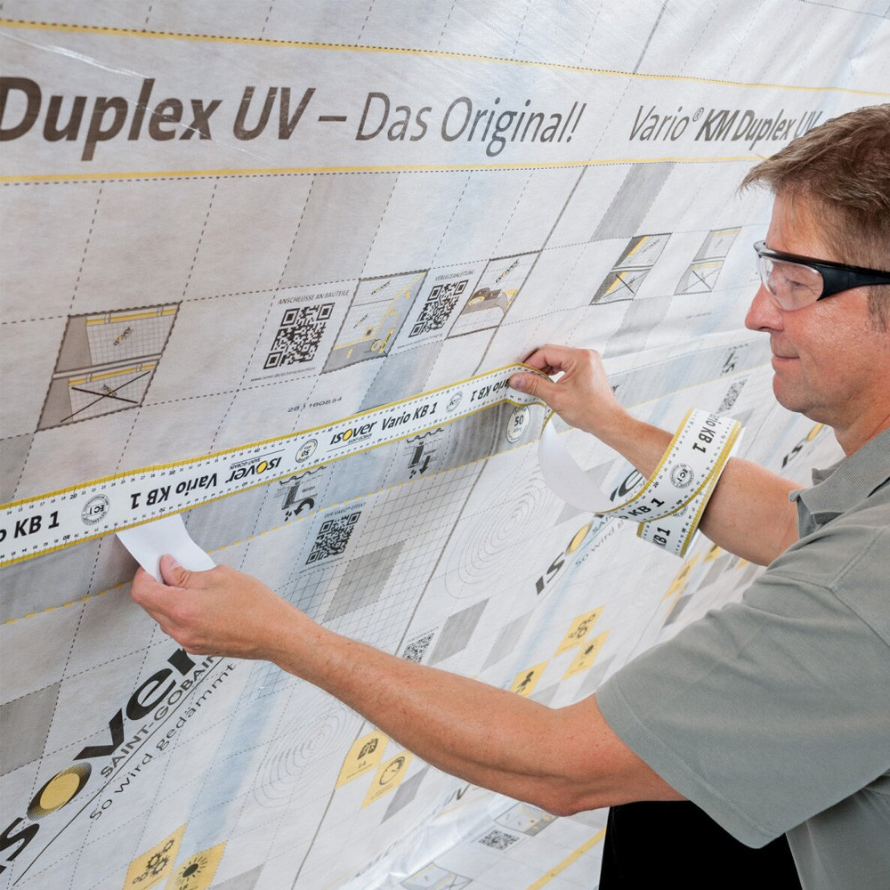Zaklejanie zakładu membrany Vario KM Duplex UV taśmą ISOVER Vario KB1